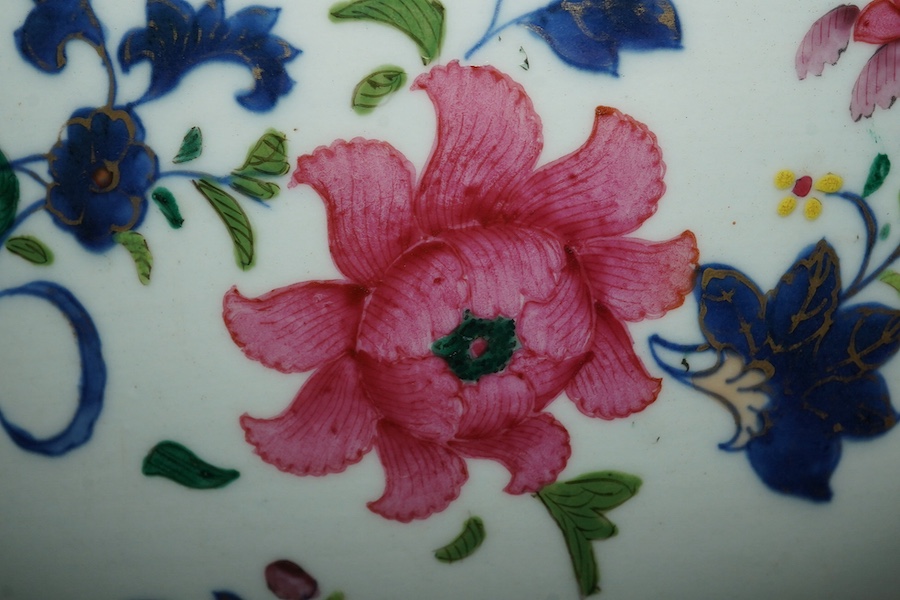 Please note some restoration - A large Chinese famille rose punch bowl, Qianlong period